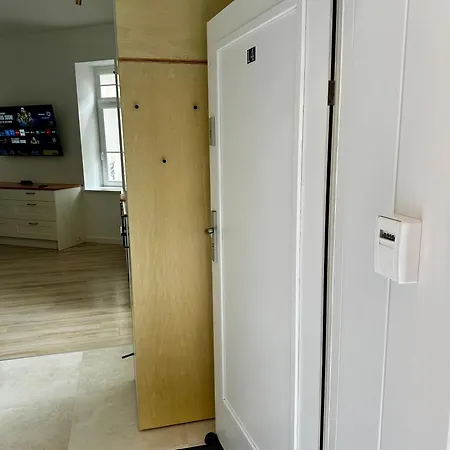 Like-a House Stare *